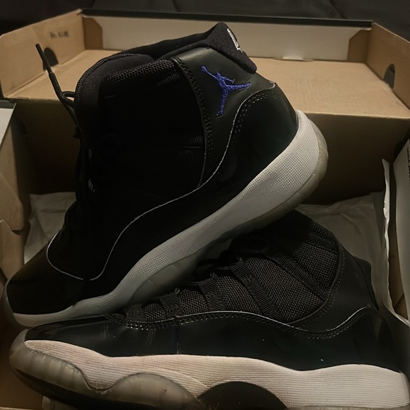 Air Jordan Space Jam 11 Size 4.5Y - Picture 3 of 4